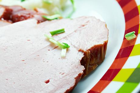 Rippli mit Zwiebel-Kräuter Sauce