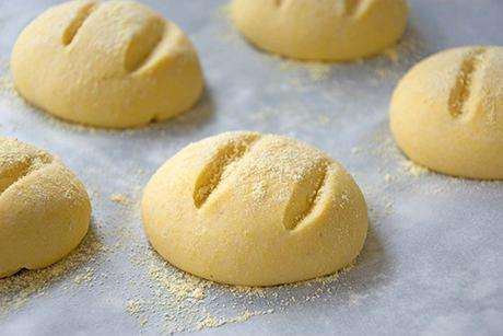 Knusprige Maisbrötchen