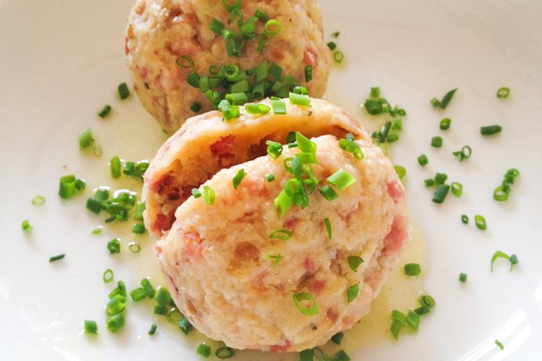 Speckknödel mit Peterli