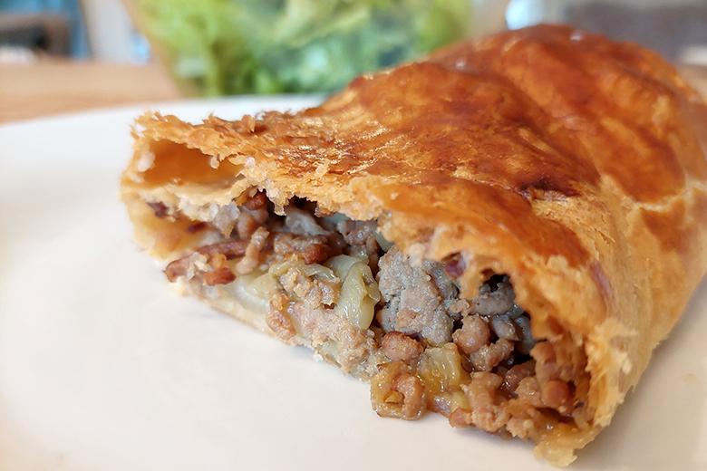 Hackstrudel mit Peperoni