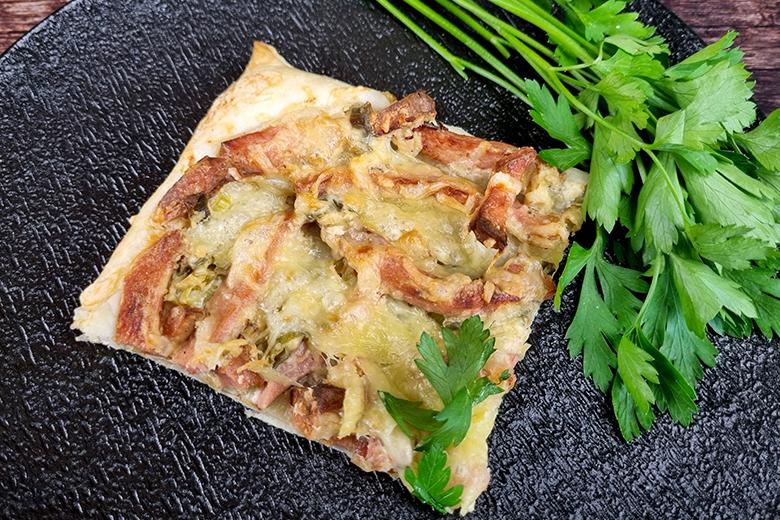 Fleischkäse-Flammkuchen