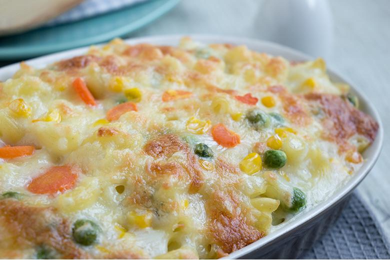 Bunter Frühlingsgratin mit Hörnli