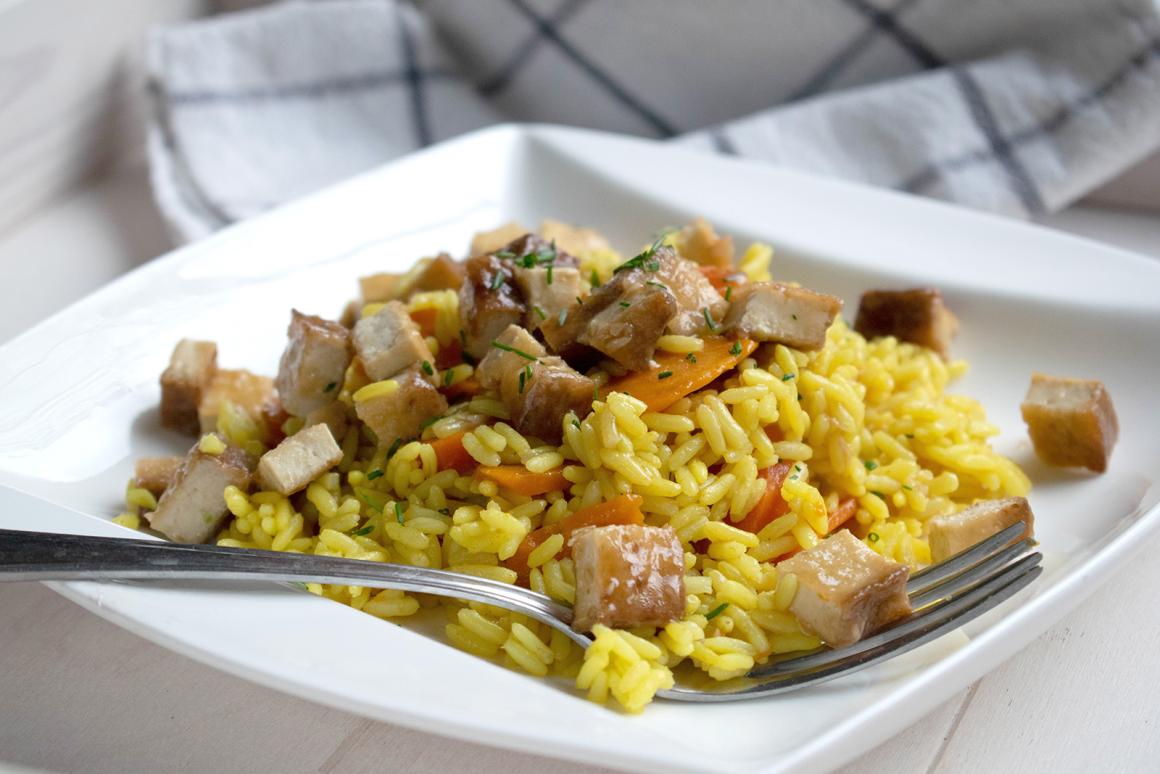 Sesamreis mit Rüebli und Tofu
