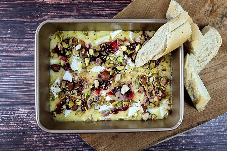 Ofen-Camembert mit Nüssen