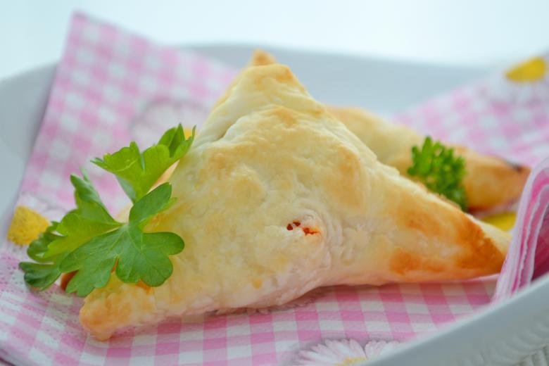 Blätterteigtäschli mit Tomaten-Champignon Füllung