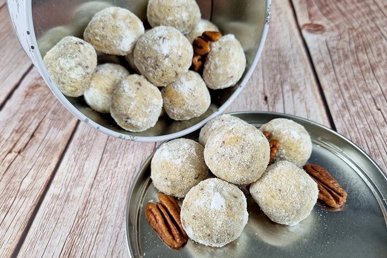 Keto Schneebälle mit Pekanuss