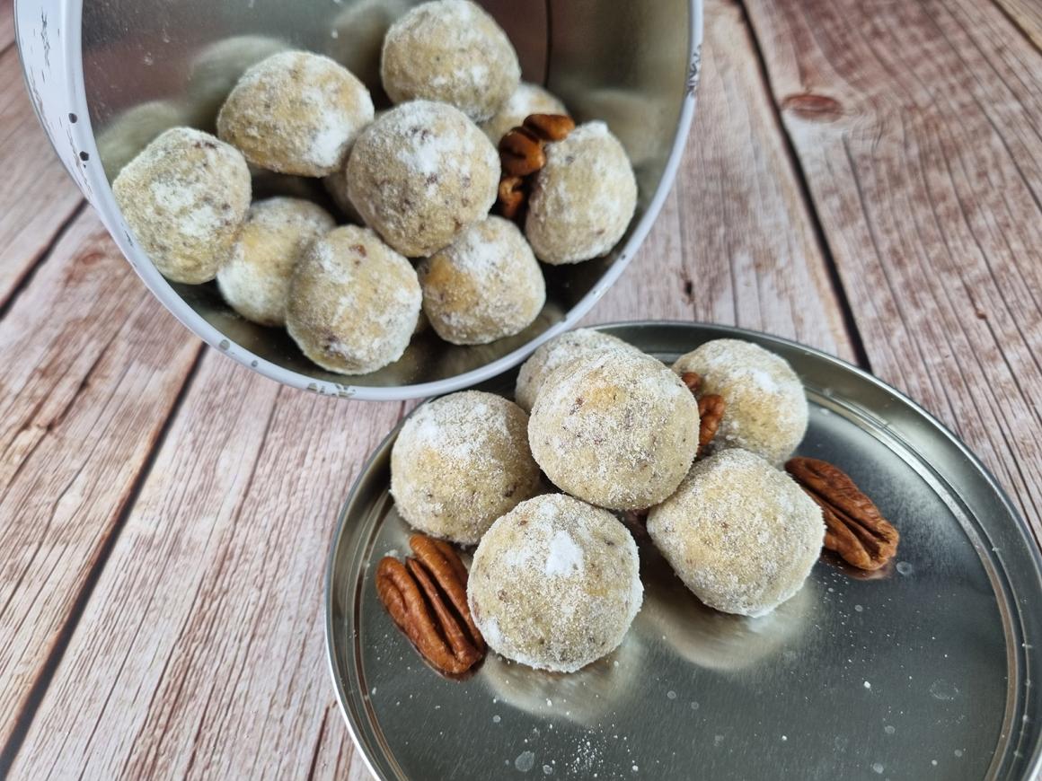 Keto Schneebälle mit Pekanuss