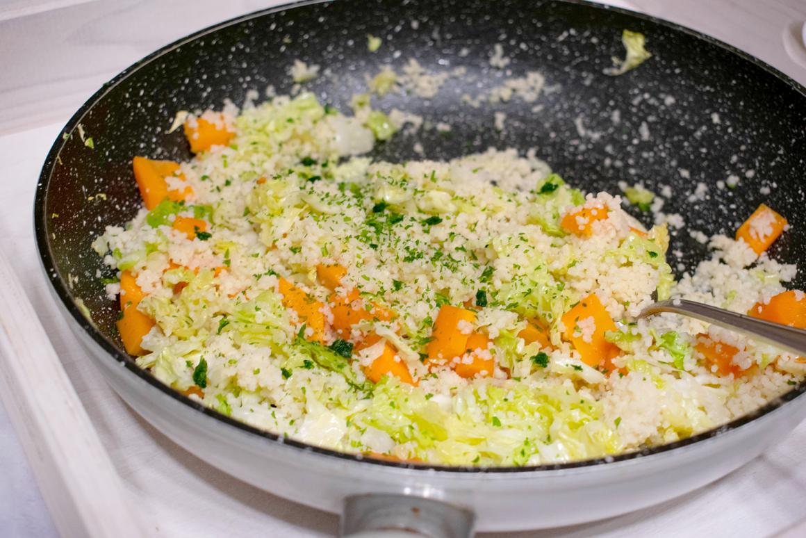 Quinoa mit Federkohl und und Kürbis