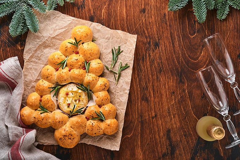 Gerösteter Camembert im Weihnachtsbaum