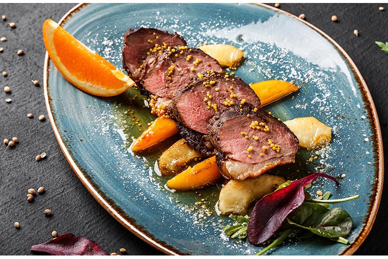 Entenbrust-Steak auf karamellisierten Früchten