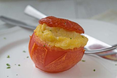 Gefüllte Tomaten mit Polenta