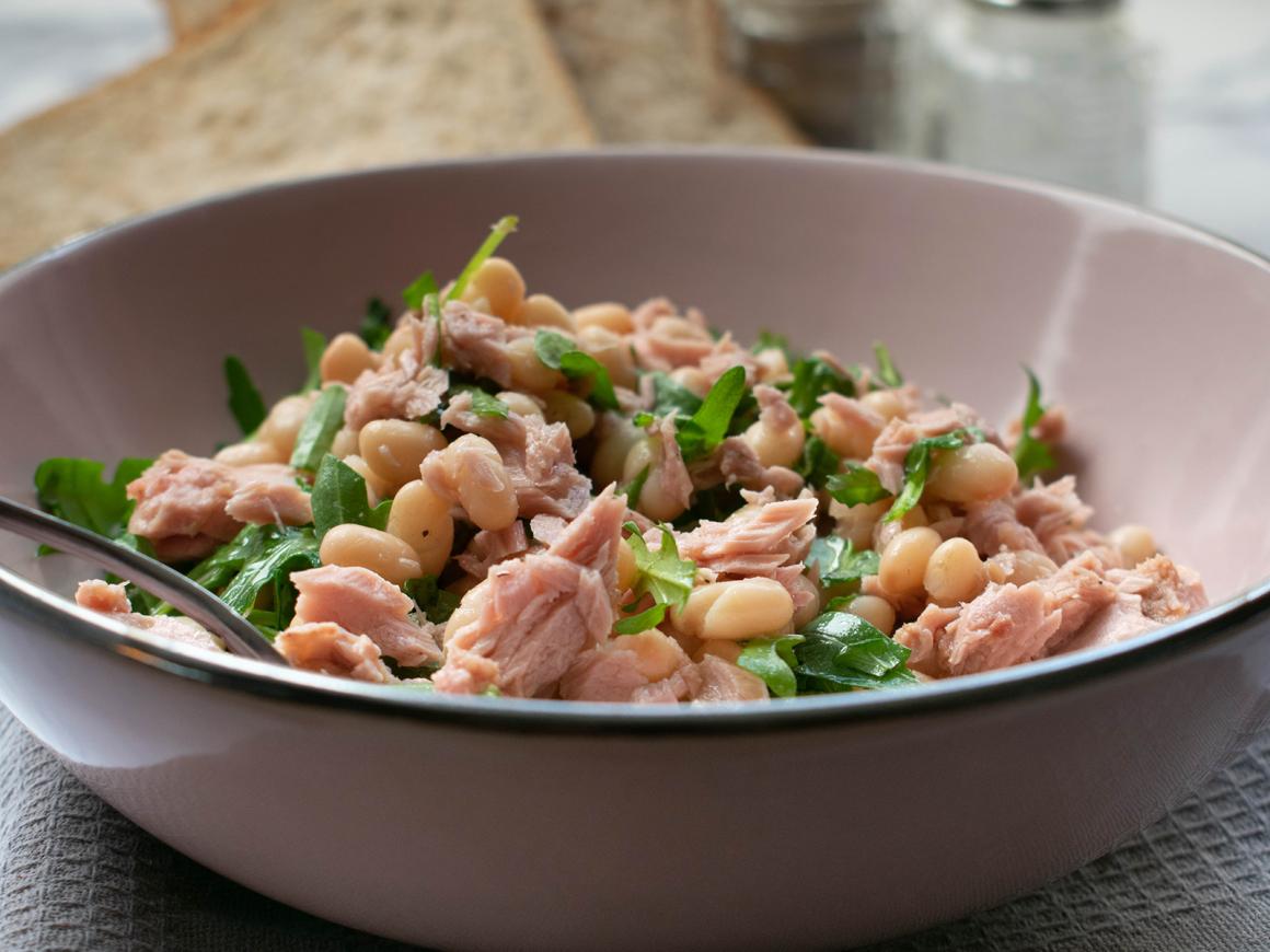 Thonsalat mit weissen Bohnen