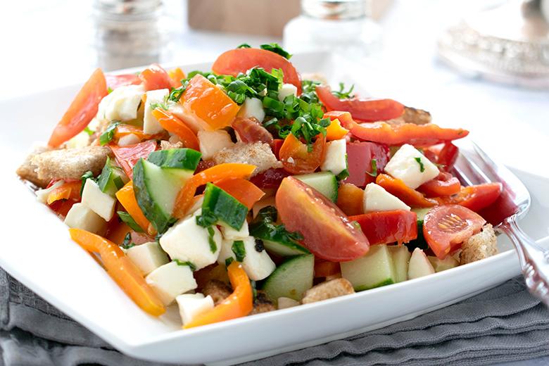 Panzanella mit Mozzarella