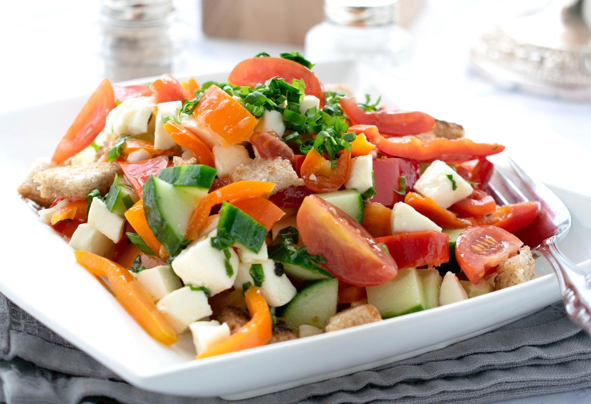 Panzanella mit Mozzarella