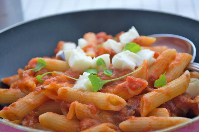 Penne mit bunter Auberginensauce