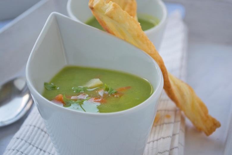 Grüne Erbsensuppe