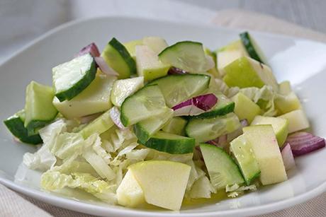 Fruchtiger Apfel-Gurken-Salat