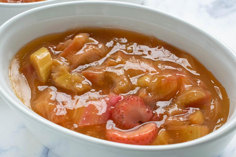 Rhabarberkompott mit Erdbeeren