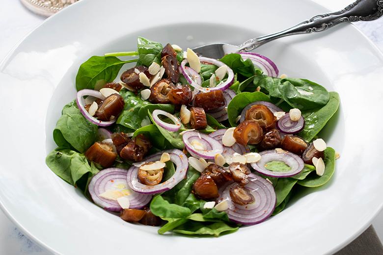 Spinatsalat mit Datteln