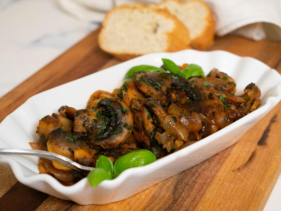 Griechischer Champignon-Salat