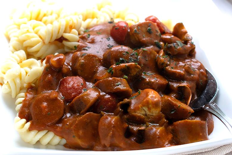Bratwurst-Pilz-Gulasch