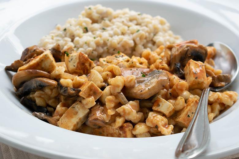 Spätzli mit Seitan-Geschnetzeltem