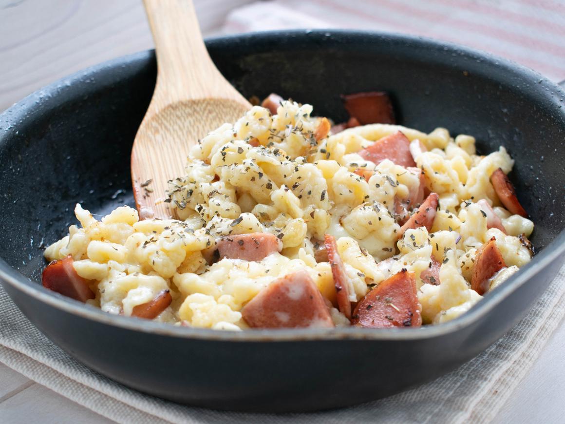 Spätzlipfanne mit Cervelat