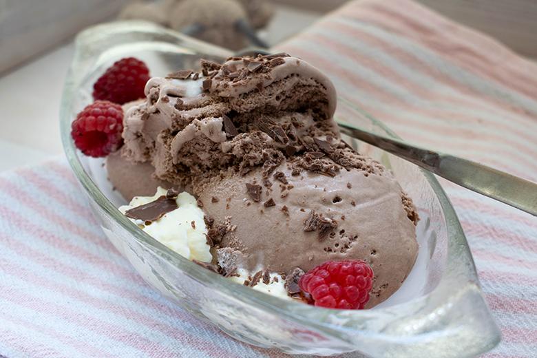 Rum-Schokoladen-Eisbecher