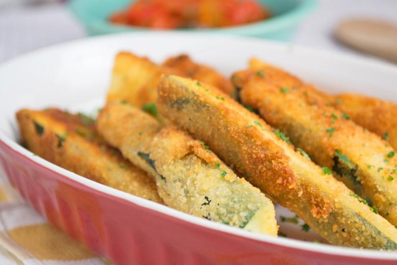 Gebackene Parmesan-Zucchetistangen