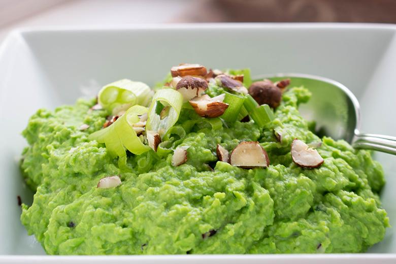 Erbsen-Haselnuss-Sellerie-Püree