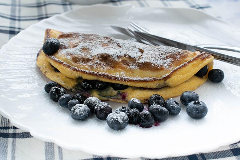 Heidelbeer Omelett mit Mandeln