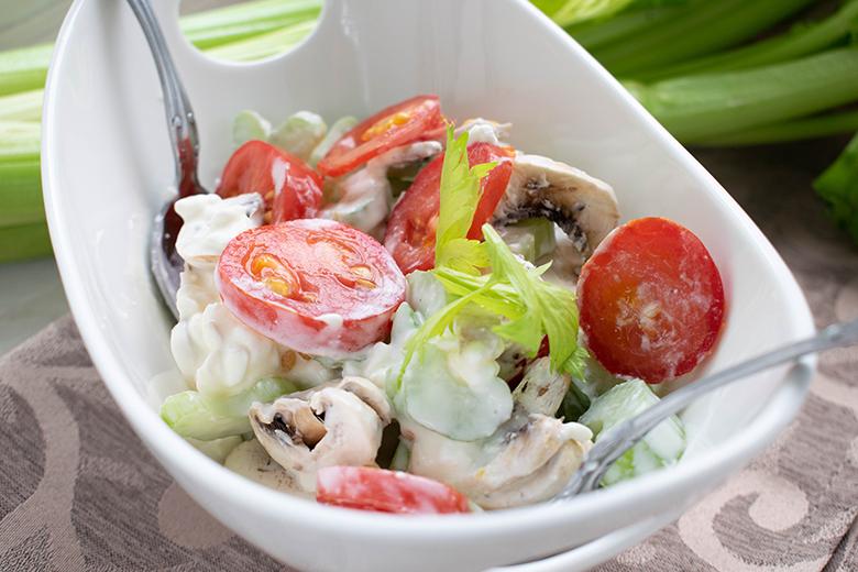 Selleriesalat an Käsedressing
