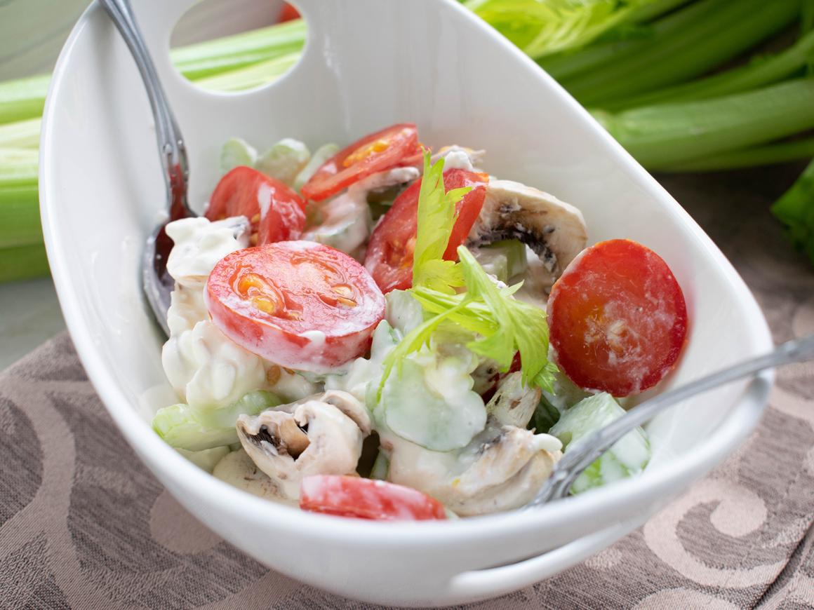 Selleriesalat an Käsedressing