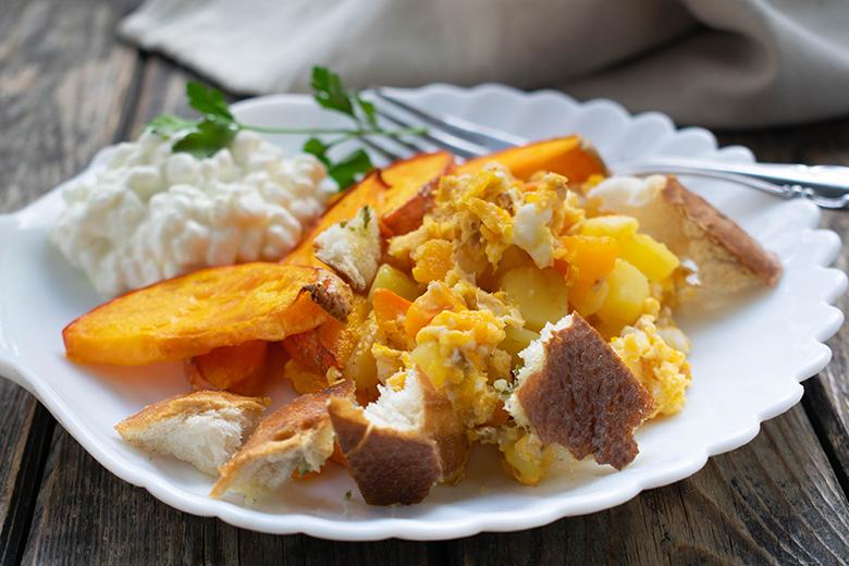 Kürbis Hüttenkäse-Ei