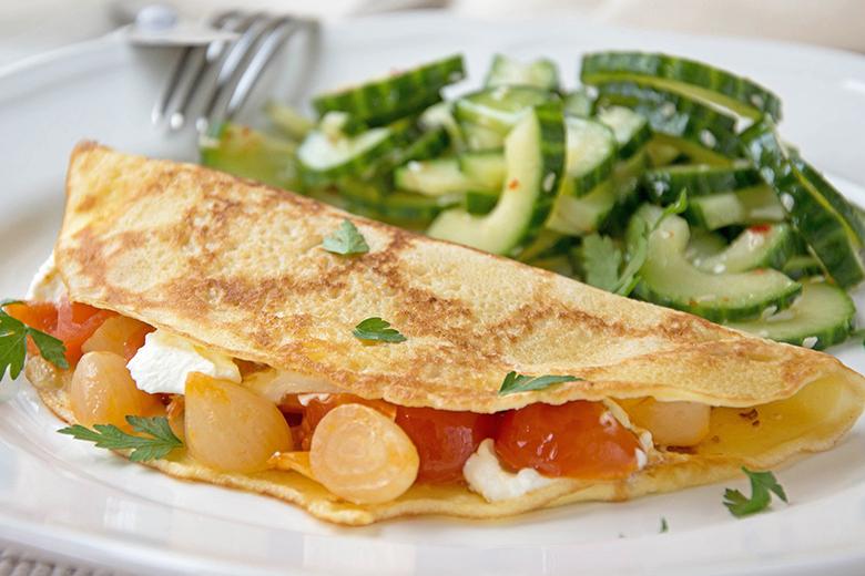 Gefüllte Crêpes mit Tomate und Feta