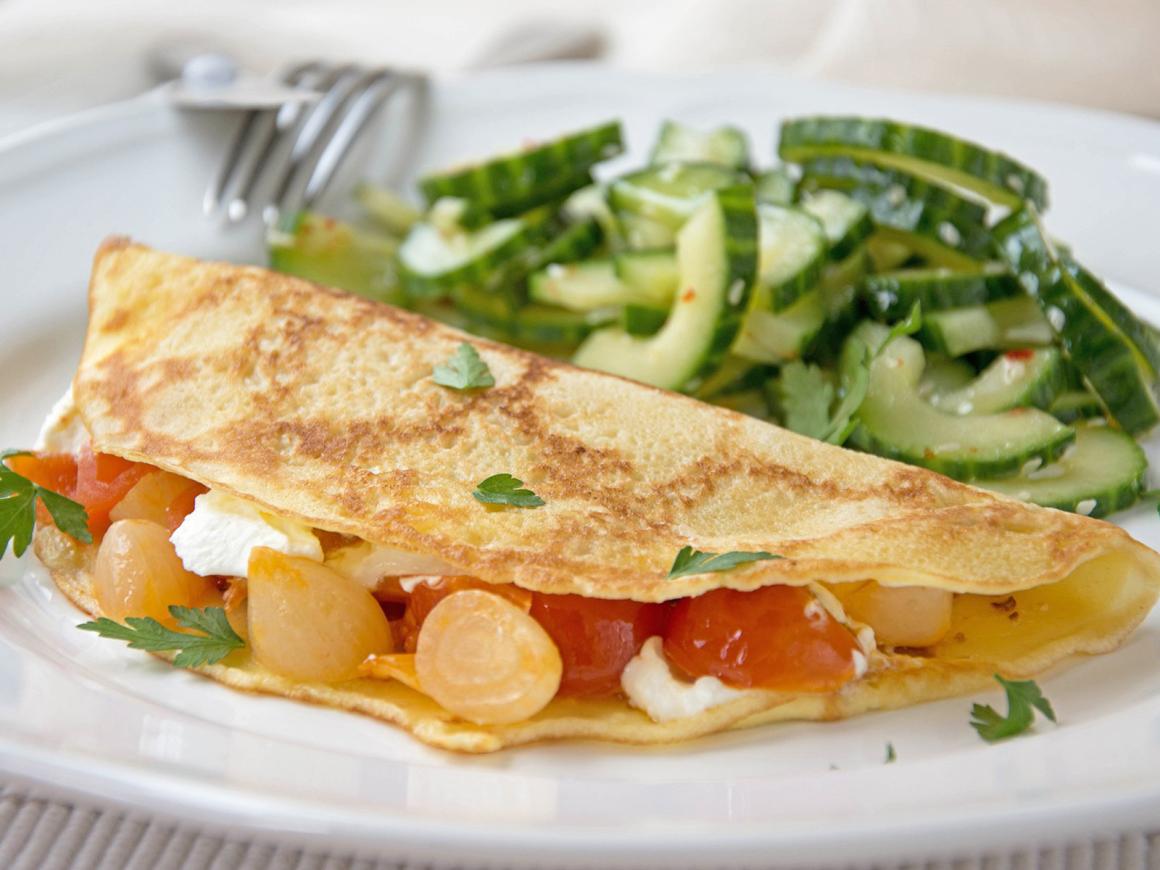 Gefüllte Crêpes mit Tomate und Feta