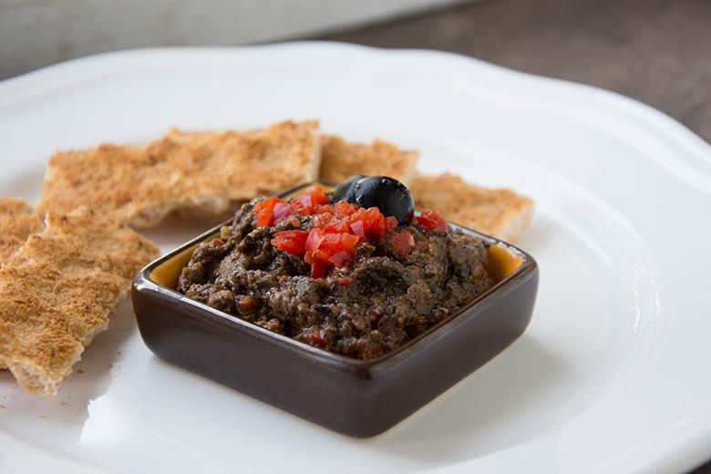 Schwarze Olivenpaste