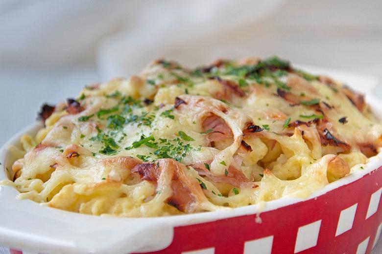 Käsespätzli mit Schinken