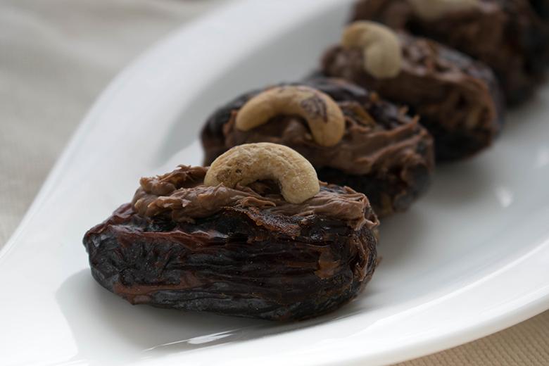 Edle Dattelpralinen mit Cashews
