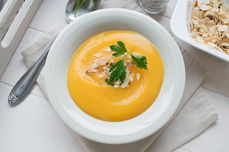 Kartoffel-Käse-Suppe mit Safran