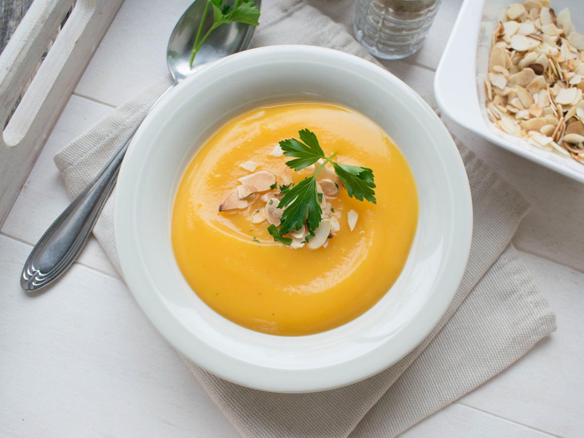 Kartoffel-Käse-Suppe mit Safran