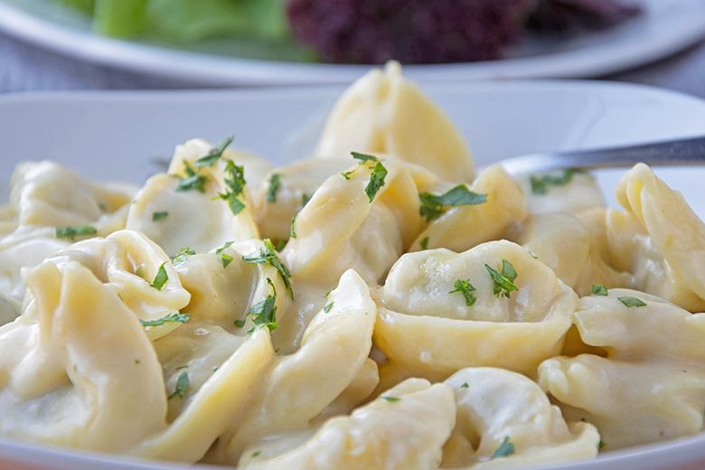 Tortellini mit Käsesauce
