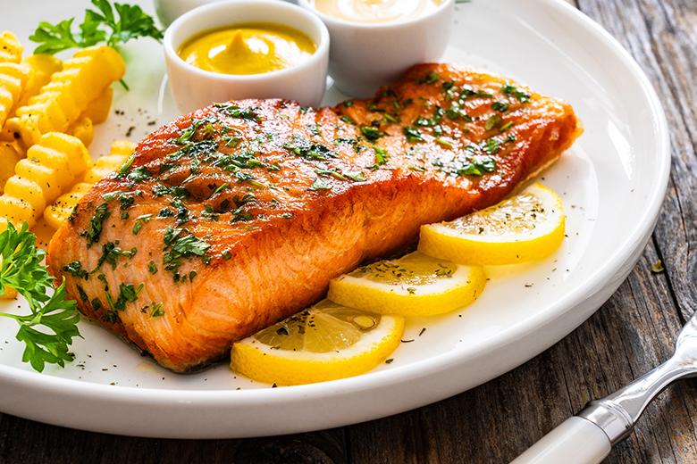 Lachsfilet aus der Pfanne