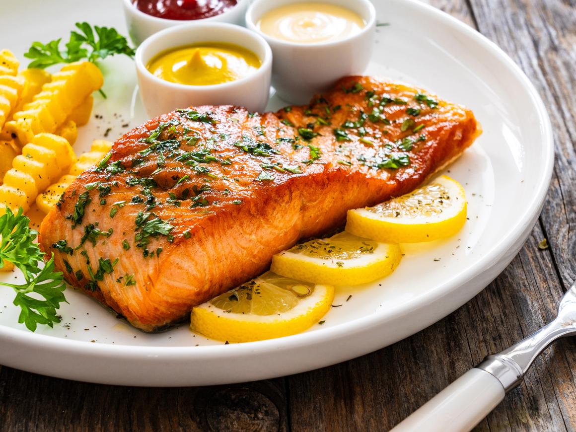 Lachsfilet aus der Pfanne