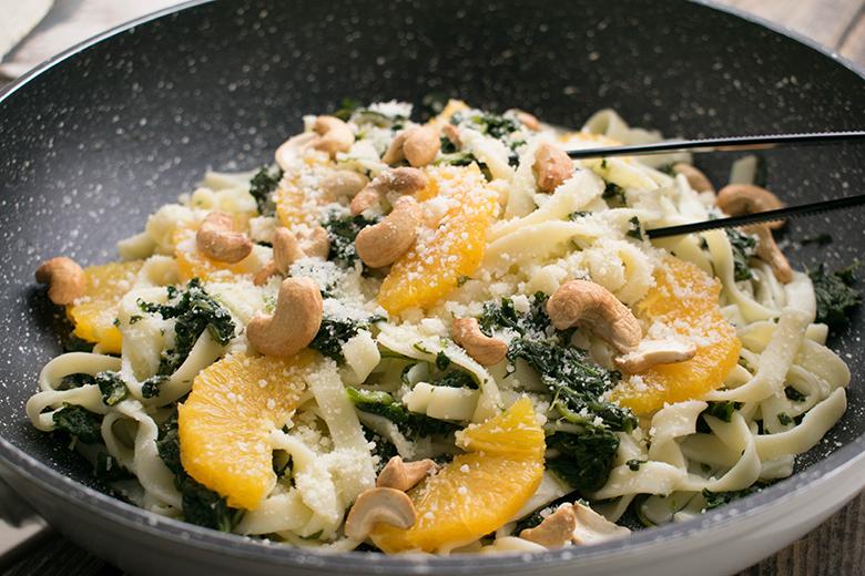 Orangen-Cashew-Nudeln