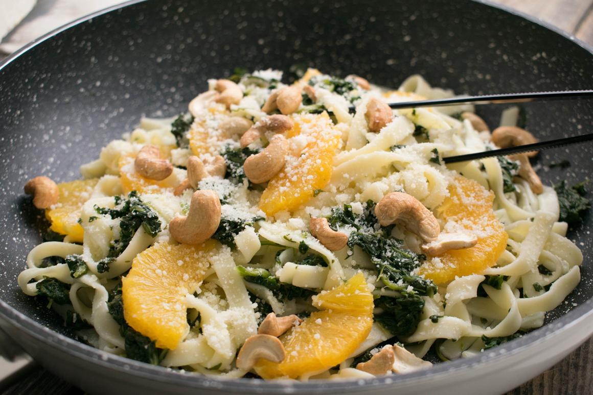 Orangen-Cashew-Nudeln