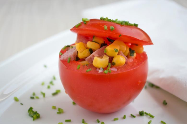 Gefüllte Tomaten mit Mais