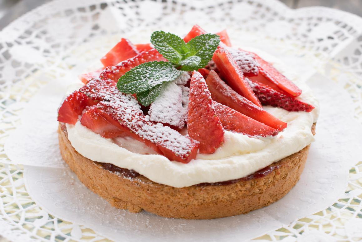 Biskuittörtli mit Erdbeeren