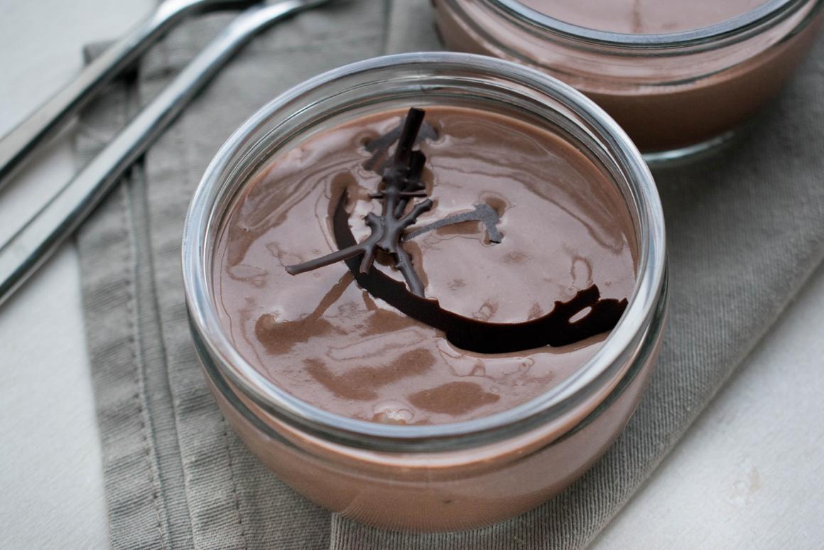 Süsses Tobleronomousse