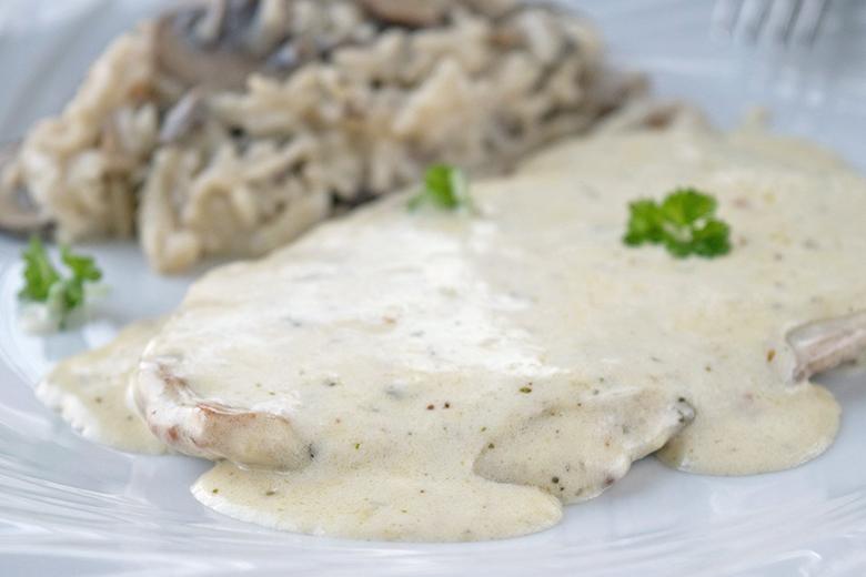 Marinierte Schweineschnitzel an Rahmsauce